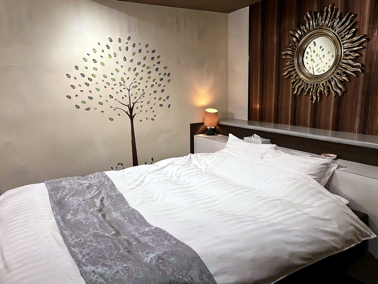 KAISEI Ibaraki-machi room bed