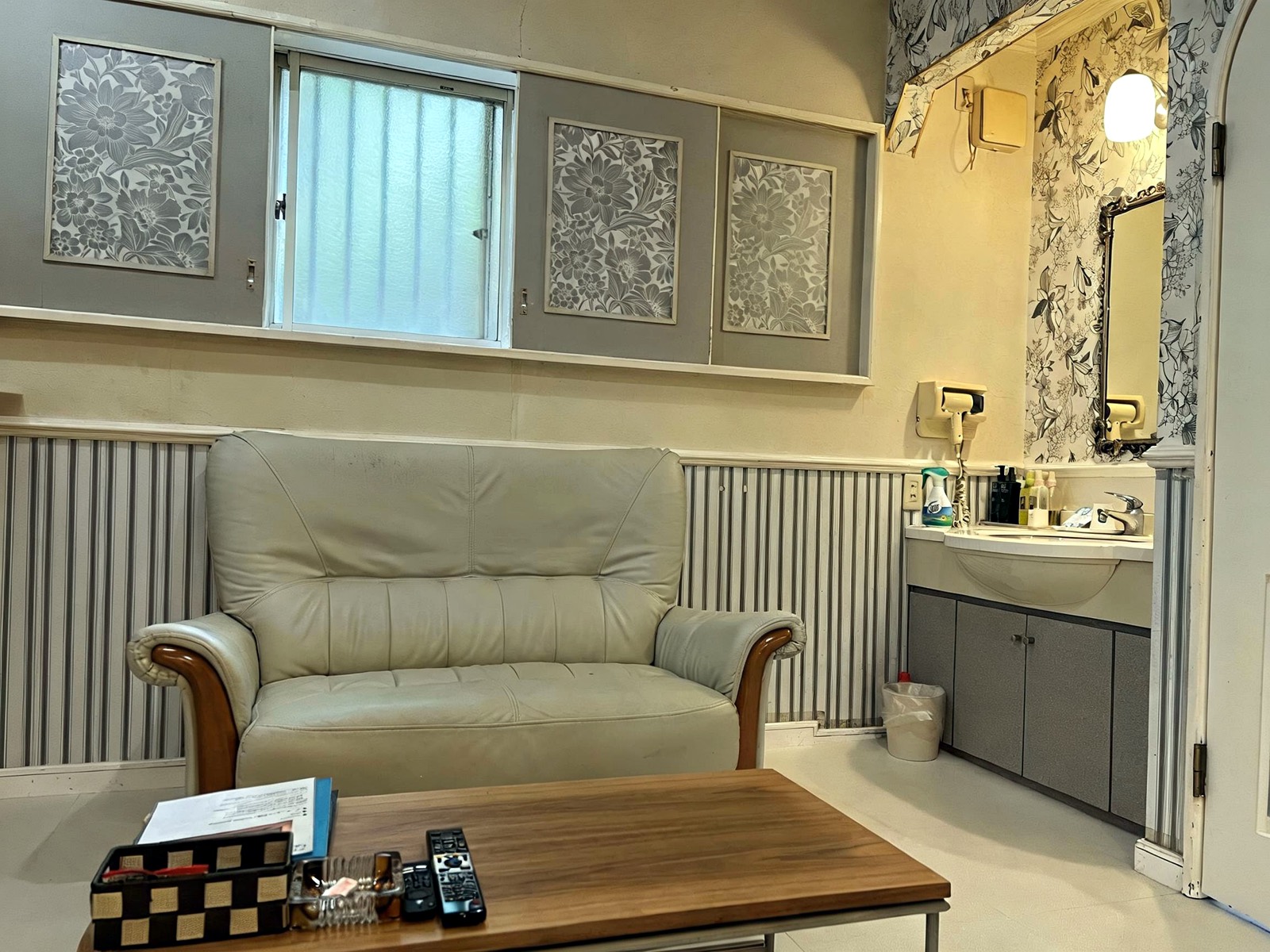 KAISEI Ibaraki-machi room lounge