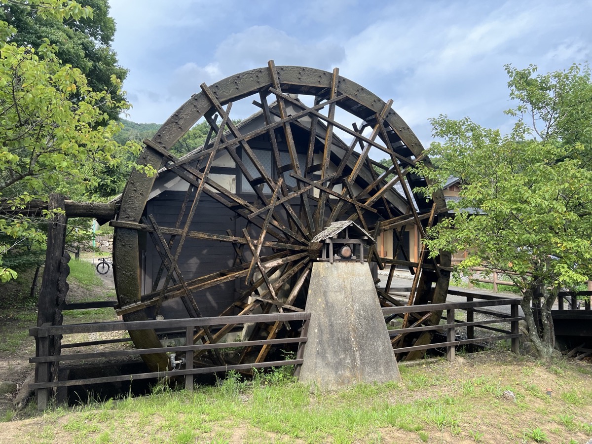 Komachi-no-Yakata waterwheel